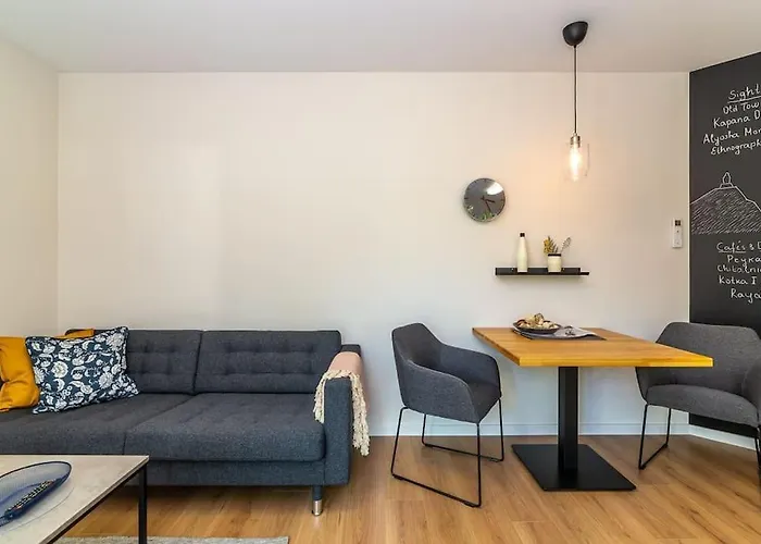 Center - Free Parking - Walk To Main Street *