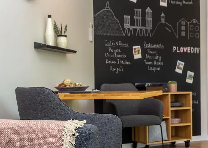 Center - Free Parking - Walk To Main Street Пловдив