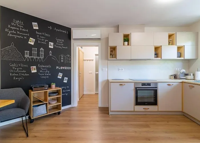 Center - Free Parking - Walk To Main Street