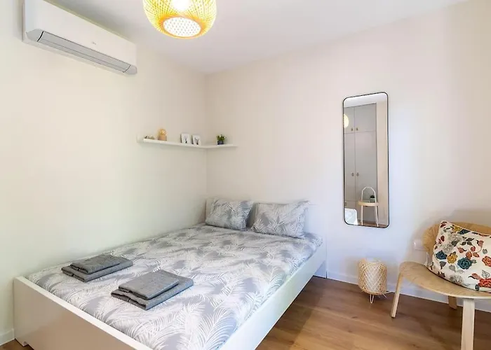 Center - Free Parking - Walk To Main Street *