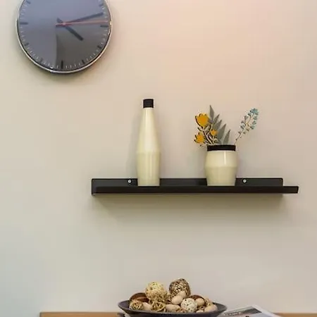 Peaceful Retreat - Free Parking Apartment *