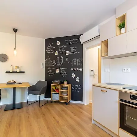 Apartment Center - Free Parking - Walk To Main Street Plovdiv