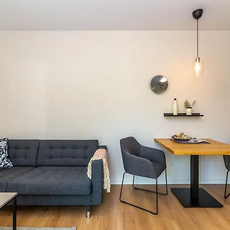 Center - Free Parking - Walk To Main Street *