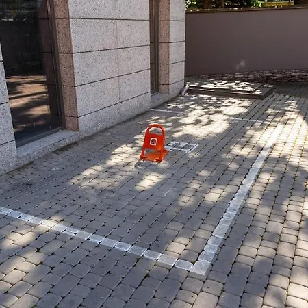 Peaceful Retreat - Free Parking Apartment