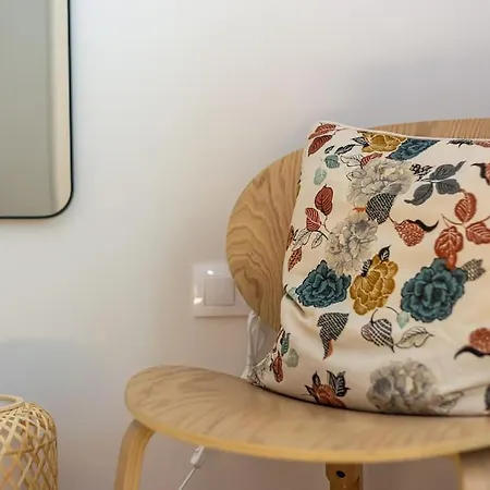 Peaceful Retreat - Free Parking Apartment *