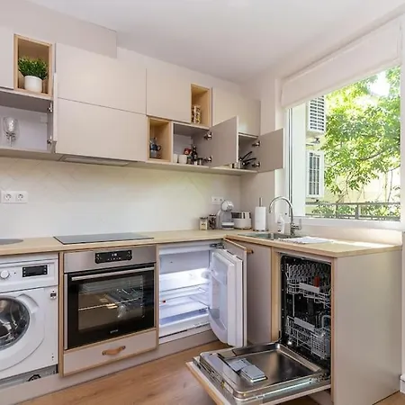 Apartman Center - Free Parking - Walk To Main Street