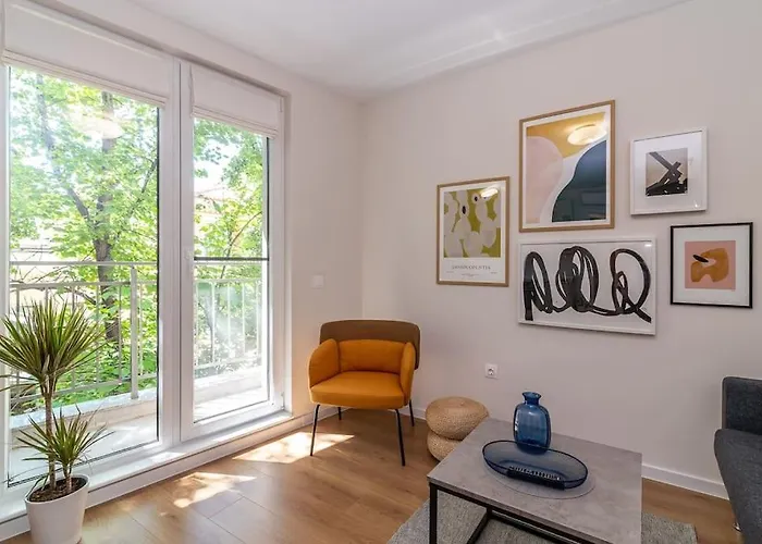 Apartment Center - Free Parking - Walk To Main Street *