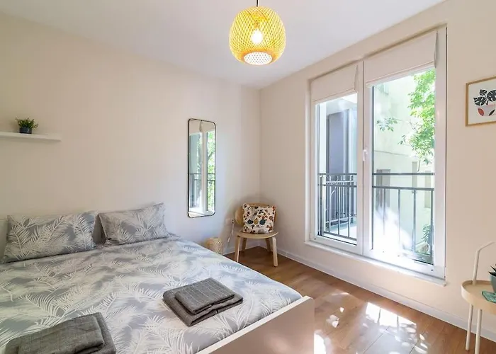 Center - Free Parking - Walk To Main Street Apartment