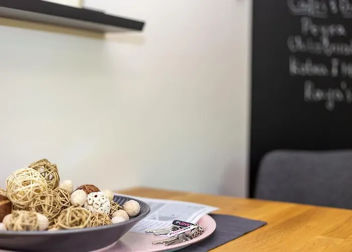 Center - Free Parking - Walk To Main Street *