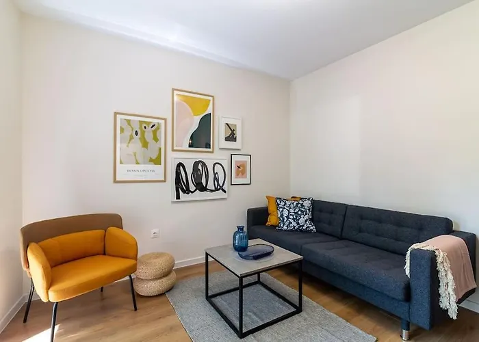 Apartment Center - Free Parking - Walk To Main Street