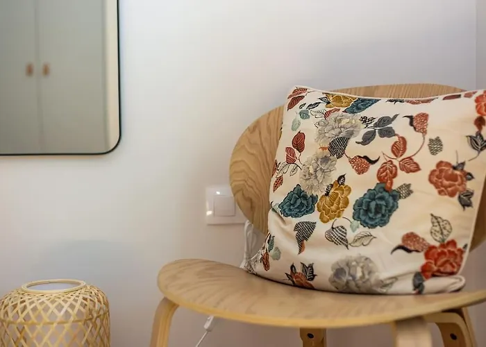 Center - Free Parking - Walk To Main Street Apartment *