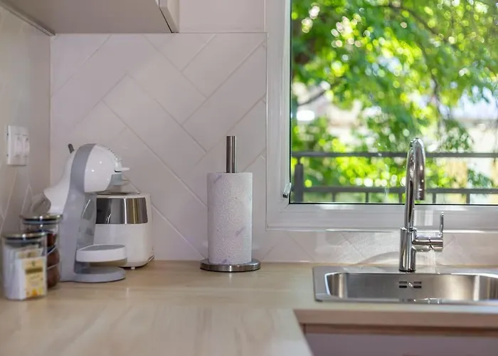 Center - Free Parking - Walk To Main Street