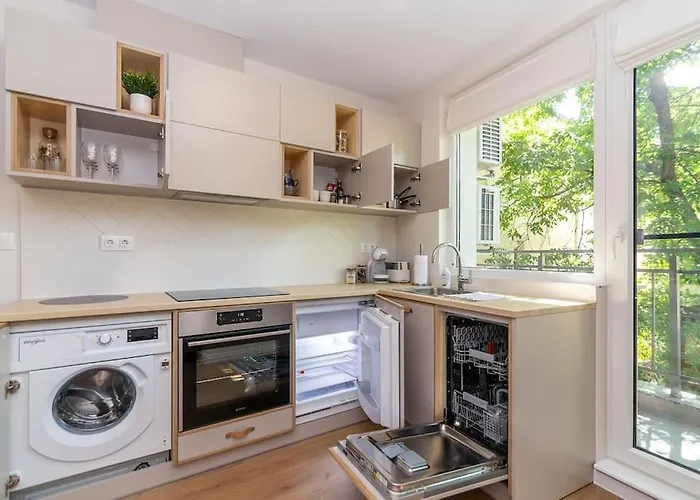 Apartment Center - Free Parking - Walk To Main Street