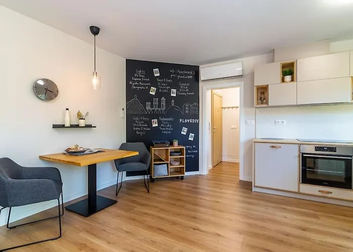 Apartment Center - Free Parking - Walk To Main Street Plovdiv